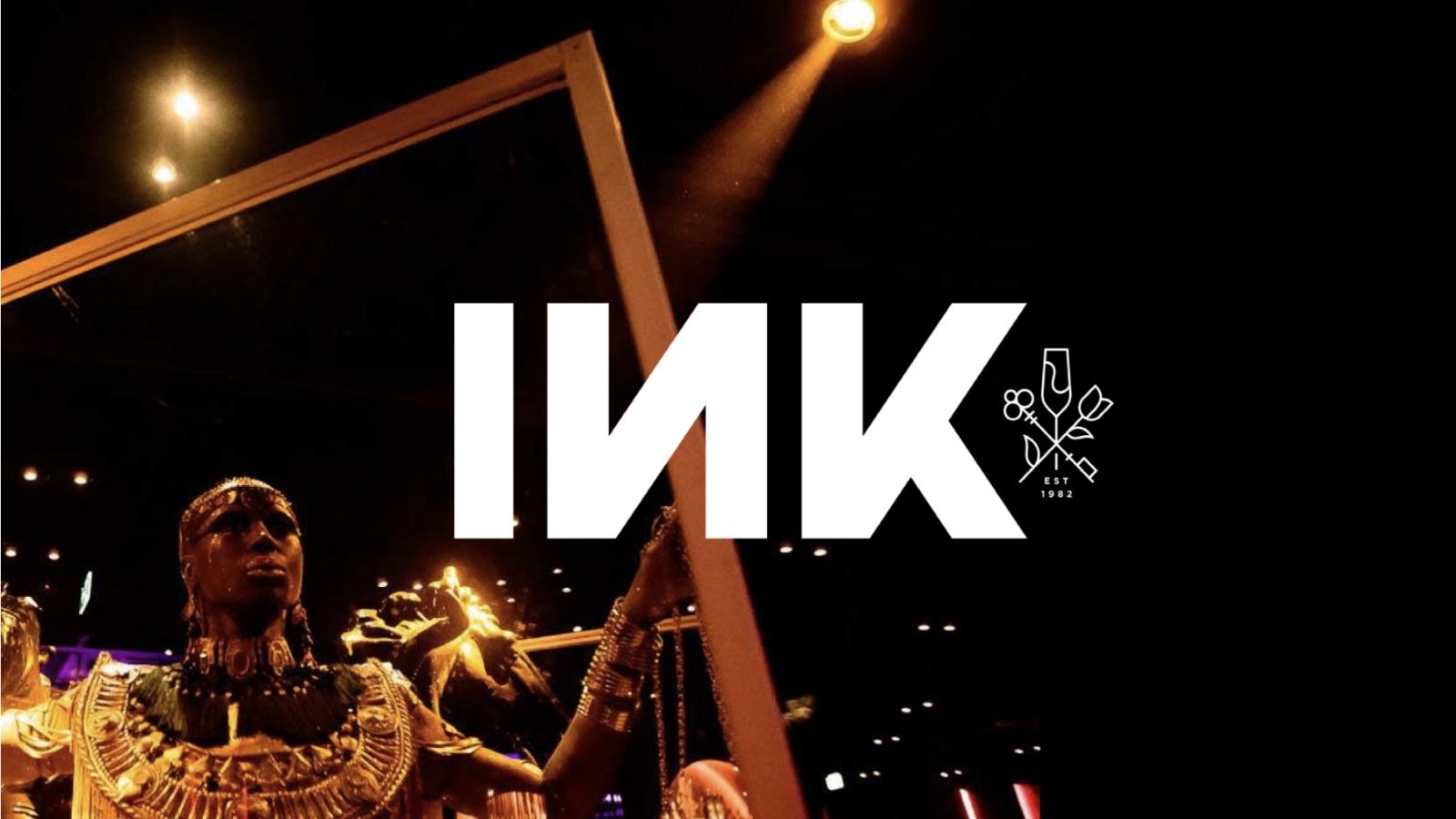 INK · Une boîte. Des nuits. Logo INK projeté sur une performeuse en parure dorée, soirée d'ouverture du club.